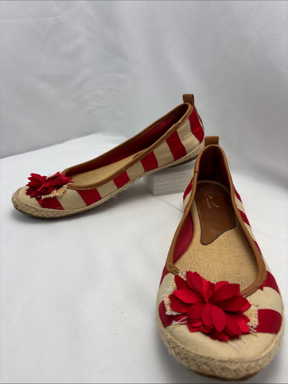 Kim Rogers Women 10 Red & Natural Striped Floral Espadrille Flat #366